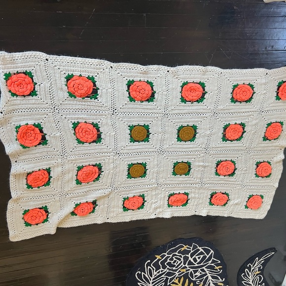 Vintage Large 3D Floral Crochet Afghan Throw Blanket 1970’s Bohemian Quilt - Picture 6 of 6